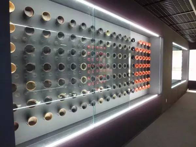 輪島塗會(huì)館介紹漆原料的生產(chǎn)、輪島塗的發(fā)展歷史、輪島漆器的制造過(guò)程、技法、塗師文化等.jpg
