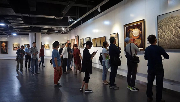 1509010690596248.jpg 展覽現(xiàn)場2.jpg