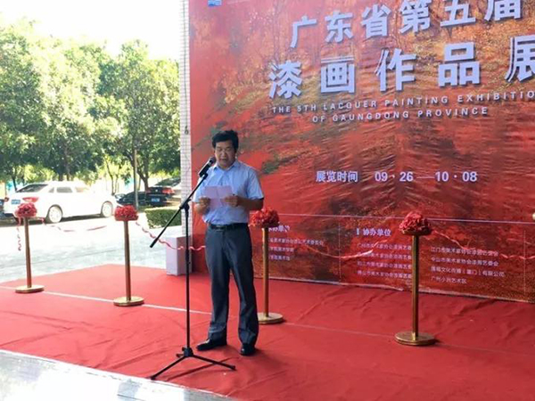 1509011505100965.jpg 肇慶學(xué)院美術(shù)學(xué)院院長(zhǎng)梁善先生在開幕式上致辭.jpg